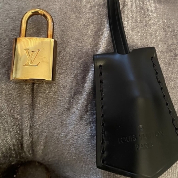 SOLD LOUIS VUITTON WORLD TOUR ALMA - Picture 7 of 8